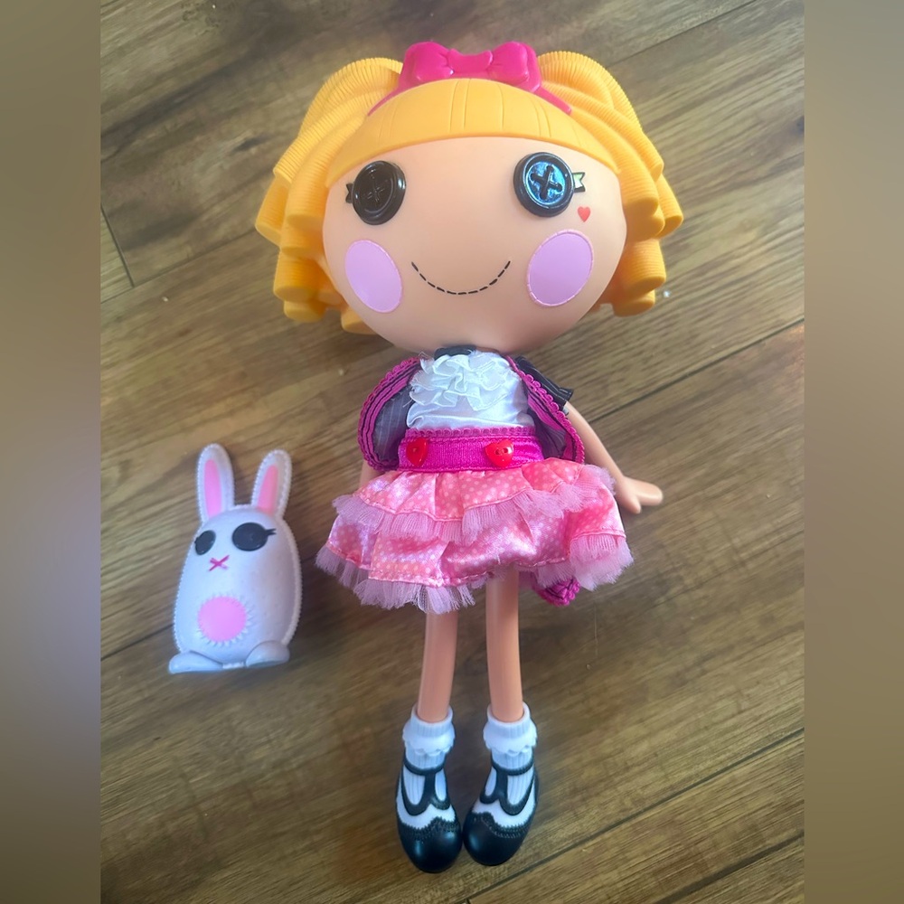 Lalaloopsy Misty Mysterious with pet rabbit
